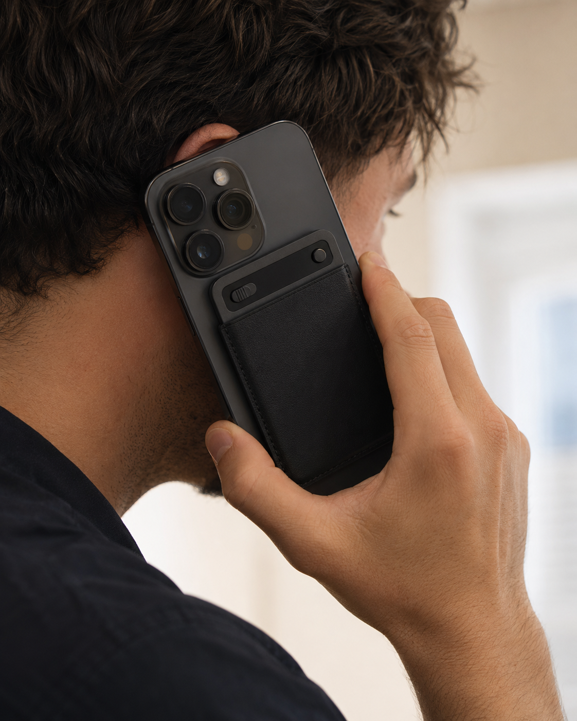 Works with MagSafe. Captures calls without speakerphone.